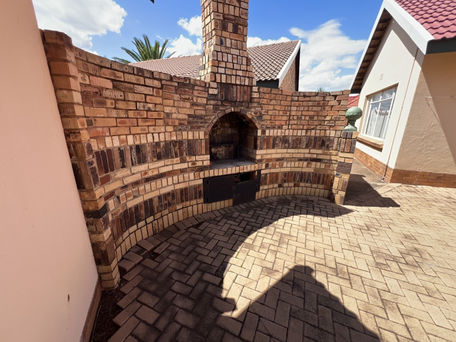 3 Bedroom Property for Sale in Adamayview North West